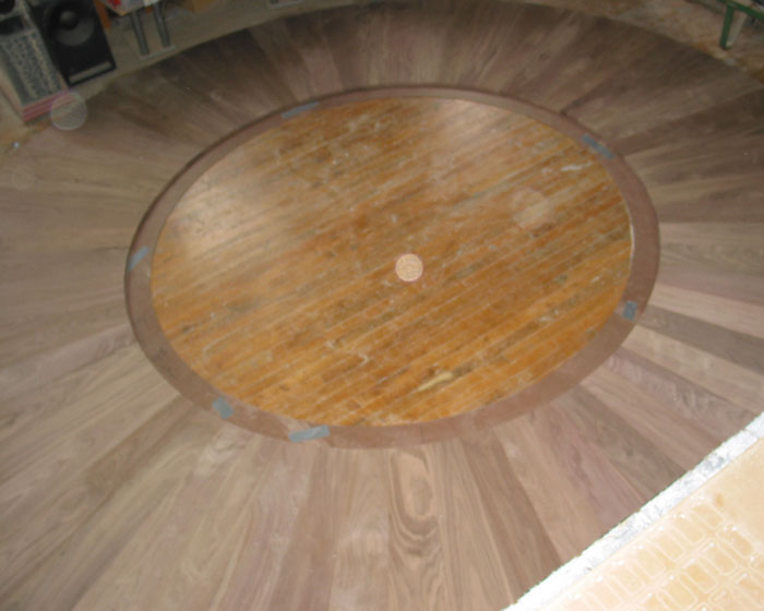 walnutfloorcircle.jpg - 86966 Bytes
